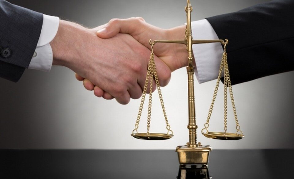 Entendea a diferença entre arbitragem e processo judicial pela visão de especalistas no assunto.