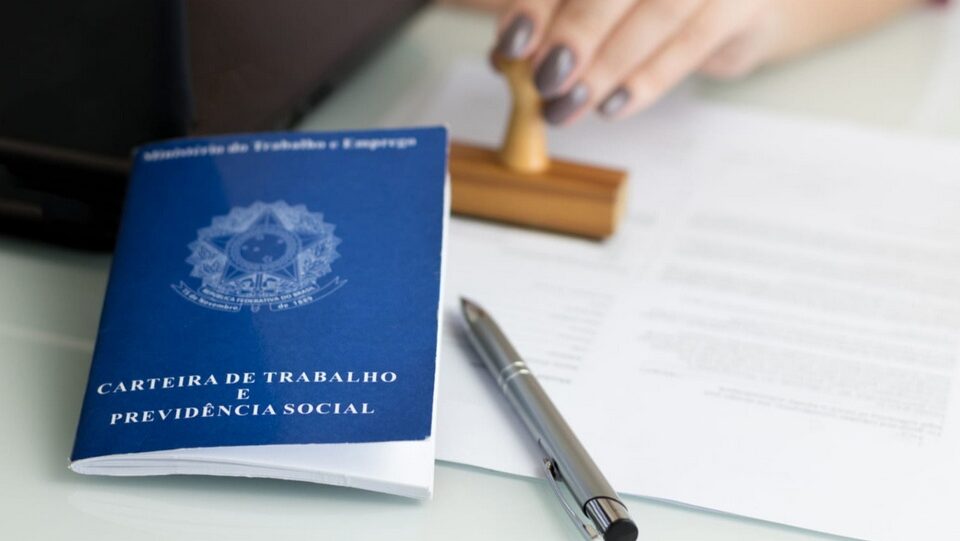 Contrato de trabalho x Contrato de prestação de serviço: entendas diferenças e aplicações de cada um